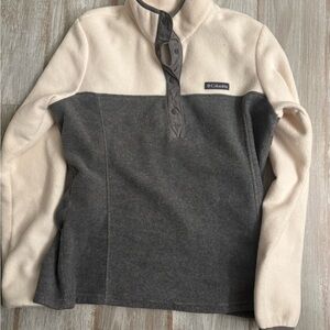 Columbia Women's Cream and Gray Sweater